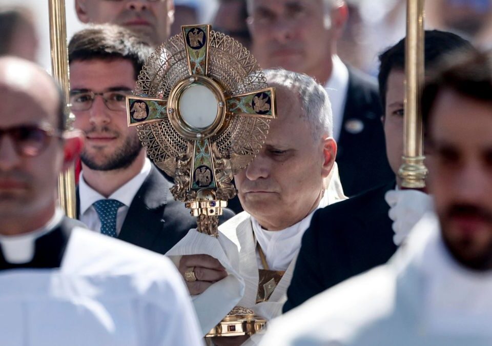 La misa del Corpus Christi en Cibeles, en imágenes