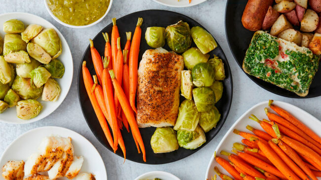 Christopher Gardner, el médico de Stanford que lleva 20 años estudiando la dieta: «Deja de obsesionarte con las proteínas; comer de más solo te engordará»