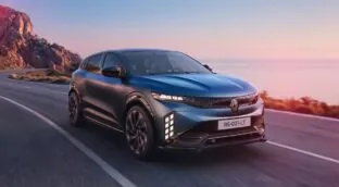 Renault reescribe su Megane, que estrena batería con 500 kilómetros de autonomía