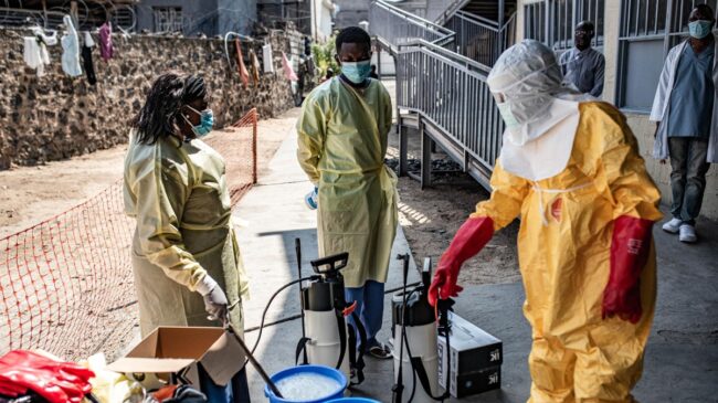 Aumentan a 101 los muertos por el brote de ébola en RD del Congo