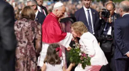 Los detalles de la visita de la reina Sofía, las infantas y sus hijos al Papa: lágrimas, tres rosarios de regalo y tres ausencias