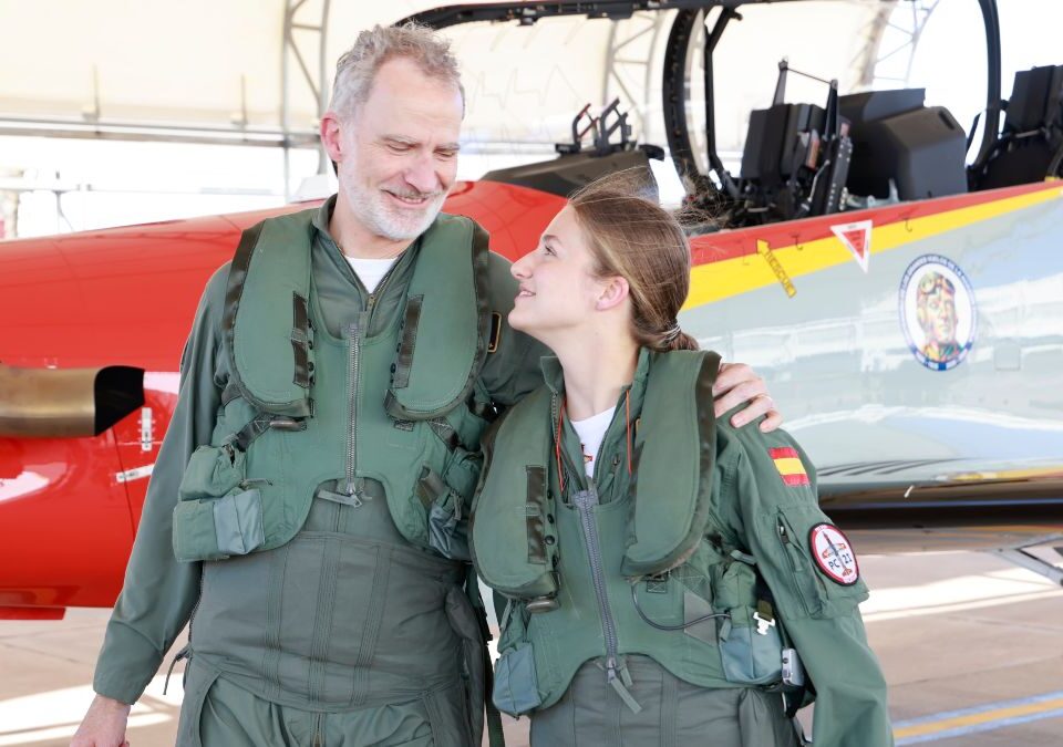 El Rey y la princesa vuelan juntos para celebrar la proclamación del monarca