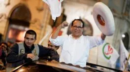 Sánchez mantiene ventaja sobre Fujimori en Perú mientras llegan los votos del extranjero