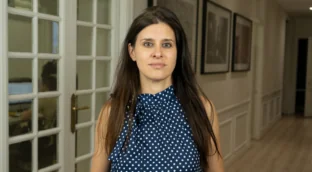 VÍDEO | Los afectados por la okupación logran hablar con la ministra, pero esta sigue sin recibirlos
