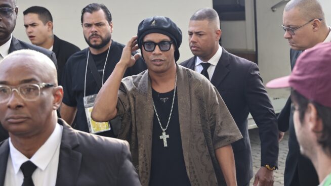 Ronaldinho lanza su primer disco llamado 'Camisa 10', con Pitbull, Sean Paul y Juan Magán