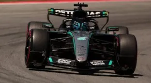 Russell se lleva una pole ajustada contra Hamilton: Alonso pierde su racha con Stroll