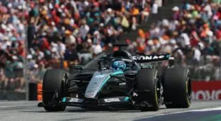 Russell vuelve a la senda de la victoria en otro desastroso espectáculo de Alonso y Sainz