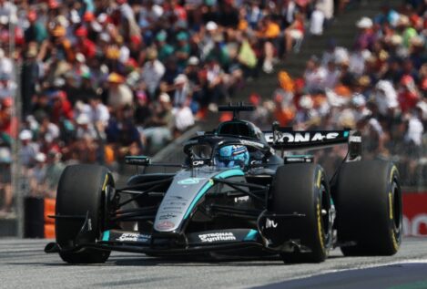 Russell vuelve a la senda de la victoria en otro desastroso espectáculo de Alonso y Sainz
