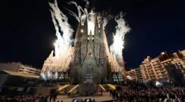 La espectacular bendición de la Torre de Jesucristo de la Sagrada Familia, en imágenes