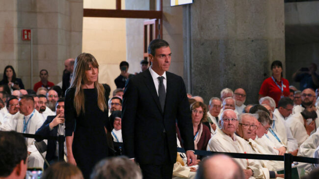 El Gobierno se vuelca con el Papa: Sánchez, su esposa y 14 ministros, en la Sagrada Familia