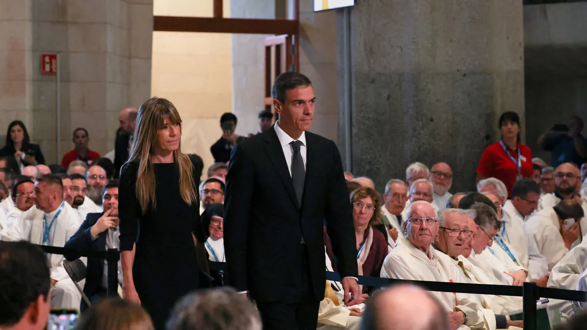 El Gobierno se vuelca con el Papa: Sánchez, su esposa y 14 ministros, en la Sagrada Familia