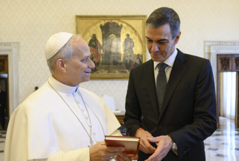 Pedro Sánchez se vuelca con la visita de León XIV para apartar el foco de la corrupción