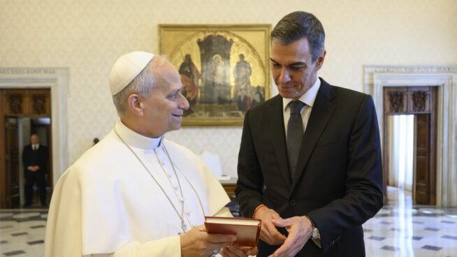Pedro Sánchez se vuelca con la visita de León XIV para apartar el foco de la corrupción