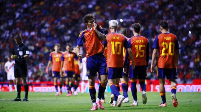 España vence con contundencia a la selección peruana antes de su debut en el Mundial