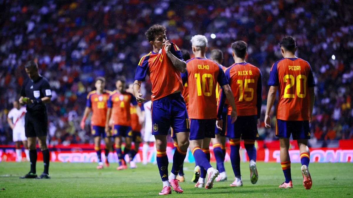 España vence con contundencia a la selección peruana antes de su debut en el Mundial