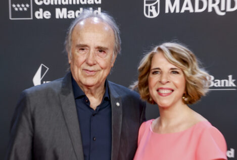 Serrat: «Soy un hombre que acepta el hecho de envejecer; vivo con mis achaques, raspones y la ayuda de prótesis»