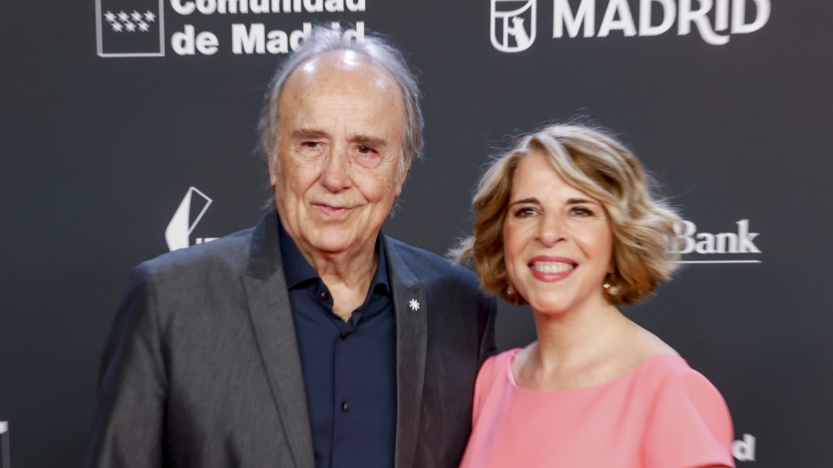 Serrat: «Soy un hombre que acepta el hecho de envejecer; vivo con mis achaques, raspones y la ayuda de prótesis»