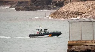 Unos narcos disparan a unos guardias civiles al sorprenderles en una descarga en Huelva