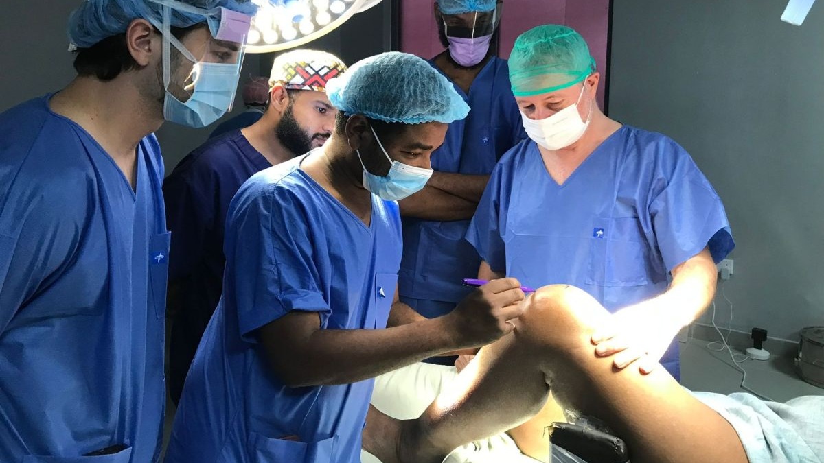 El Hospital Universitari Sagrat Cor, reconocido por su programa de cirugía en Zanzíbar