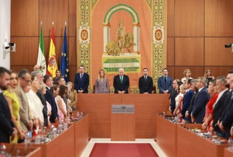 El debate de investidura en Andalucía comienza con minuto de silencio por Venezuela