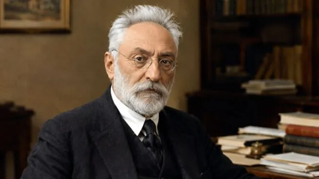 Miguel de Unamuno, escritor de la Generación del 98, avisó en 1905: «Solo el que intenta lo absurdo es capaz de conseguir lo que parecía imposible»