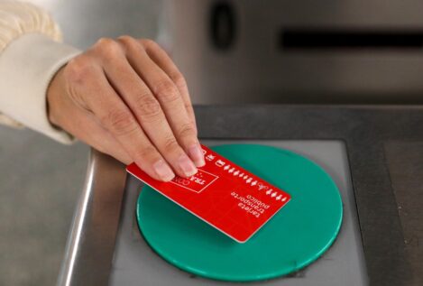 La Tarjeta de Transporte se expedirá desde el lunes solo a empadronados en Madrid