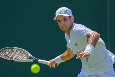 Jódar impresiona en su debut en Wimbledon y se citará con Carreño en segunda ronda