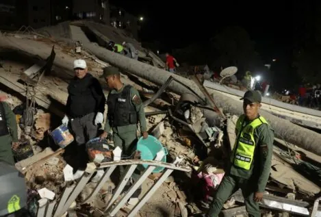 El servicio geológico de EEUU estima entre 10.000 y 100.000 muertos por el terremoto en Venezuela