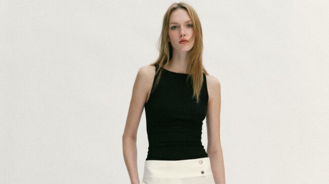 Adiós a las blusas de cuadros: cuatro tops minimalistas en rebajas de Zara, Mango y Massimo Dutti para acertar en los looks de primavera-verano