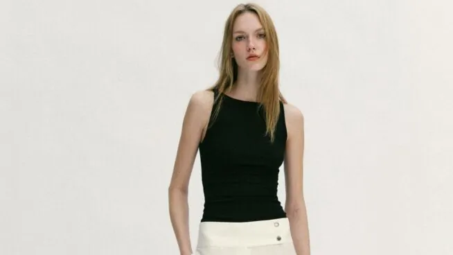 Adiós a las blusas de cuadros: cuatro tops minimalistas en rebajas de Zara, Mango y Massimo Dutti para acertar en los looks de primavera-verano