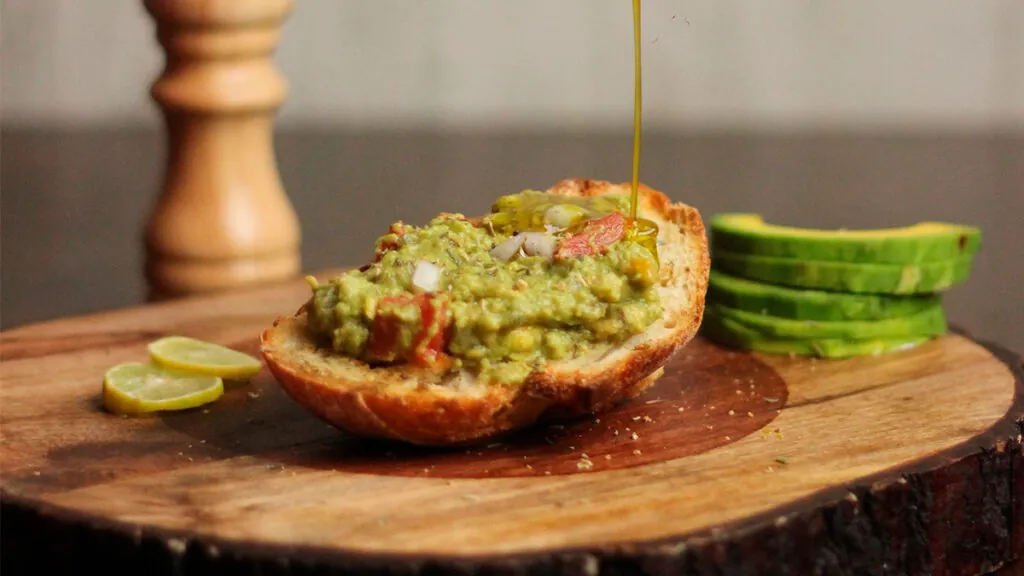 tostada-aguacate-aceite