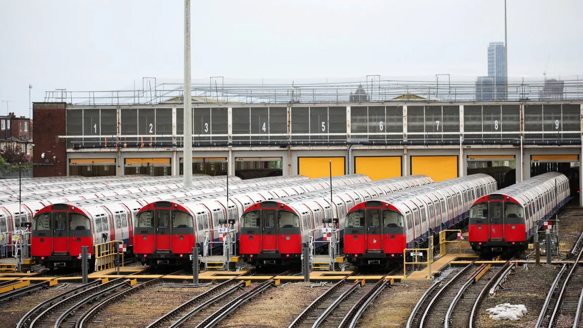 Varios heridos tras la colisión de dos trenes cerca de Bedford (Inglaterra)