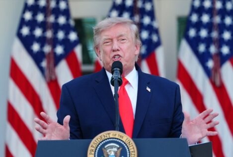 Trump acusa a Irán de atacar buques en Ormuz: «Es una violación estúpida de nuestro acuerdo»