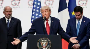Trump amenaza con bombardear Irán si no llega a un acuerdo en los 60 días tras el memorando