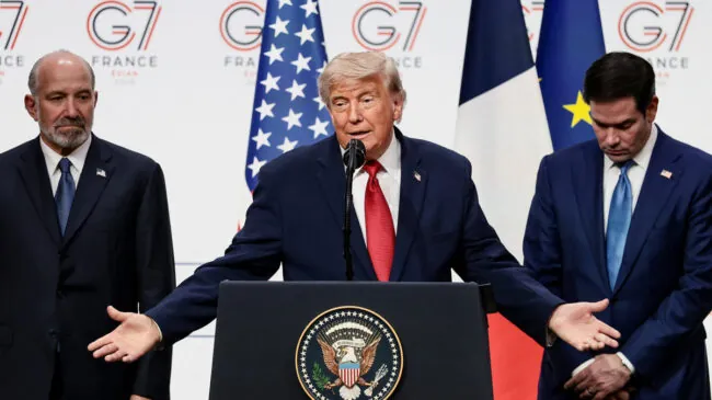 Trump amenaza con bombardear Irán si no llega a un acuerdo en los 60 días tras el memorando
