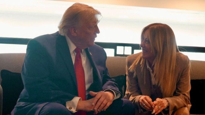 Trump dice que se sacó una foto con Meloni por pena y ella responde: «Ni yo ni Italia suplicamos»