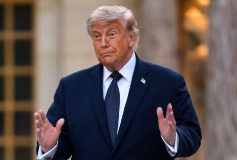Trump acusa a las petroleras de estafar a los consumidores por los precios de la gasolina