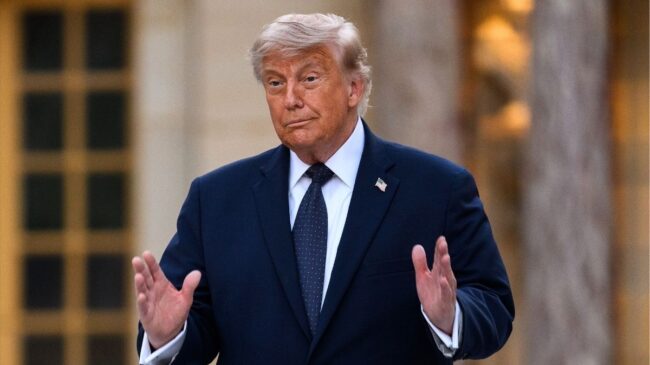 Trump acusa a las petroleras de estafar a los consumidores por los precios de la gasolina