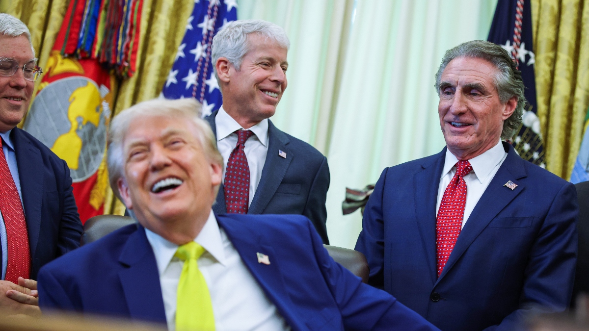 Trump moviliza 4.500 millones en impulsar las plantas de carbón y la energía nuclear