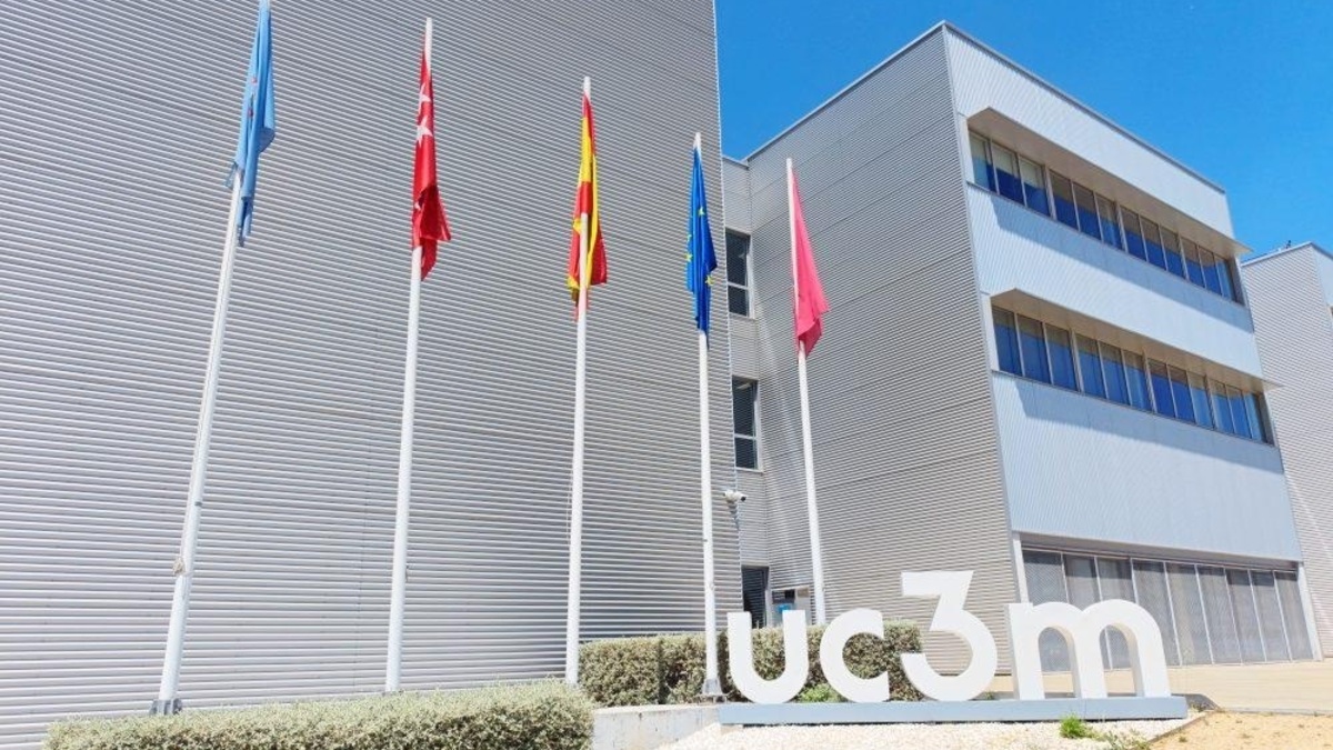 Indra y la Carlos III lanzan el primer grado dual en ingeniería cuántica para impulsar el talento