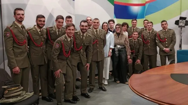 Defensa refuerza la formación de militares con talleres de comunicación y liderazgo táctico