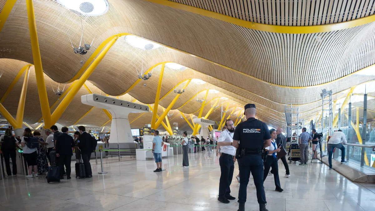 El Gobierno admite que la mayoría de irregulares acceden a España en avión