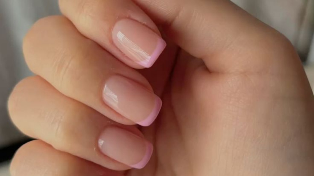Manicura francesa rosa