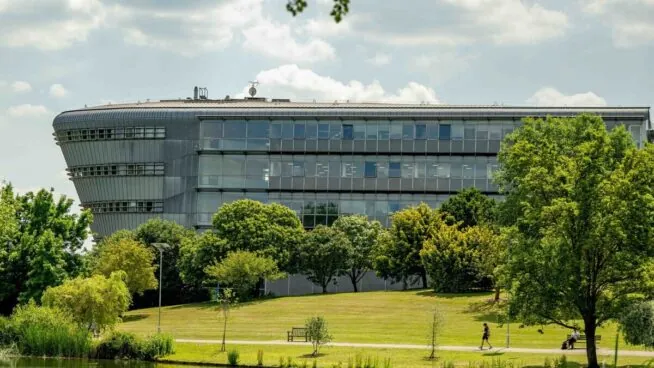 Detenido un joven saudí de 21 años tras atacar con una ballesta una universidad de Londres