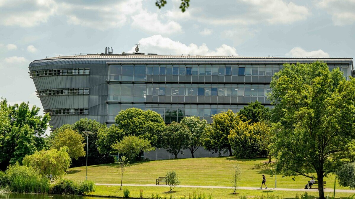 Detenido un joven saudí de 21 años tras atacar con una ballesta una universidad de Londres