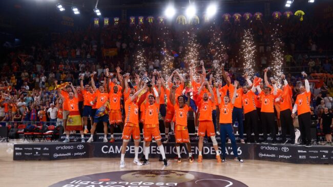El Valencia Basket conquista su segunda liga ACB tras vencer al Barça en la final