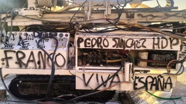 Vandalizan las máquinas para el inicio de las obras de resignificación de Cuelgamuros