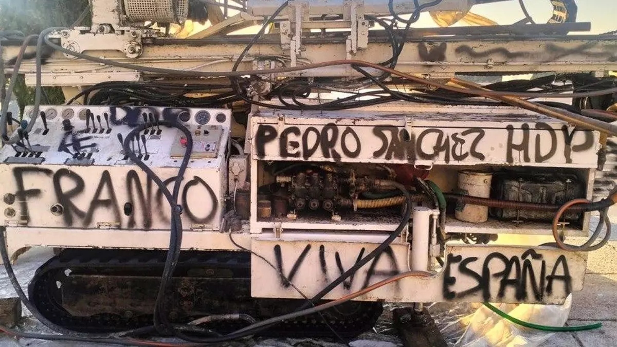 Vandalizan las máquinas para el inicio de las obras de resignificación de Cuelgamuros