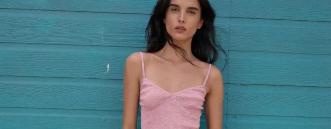 Ni piratas ni capri: Zara, Mango y Massimo Dutti rebajan los vaqueros más versátiles de la temporada, aptos tanto para la oficina como para una cena