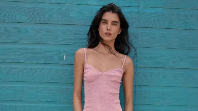 Ni piratas ni capri: Zara, Mango y Massimo Dutti rebajan los vaqueros más versátiles de la temporada, aptos tanto para la oficina como para una cena